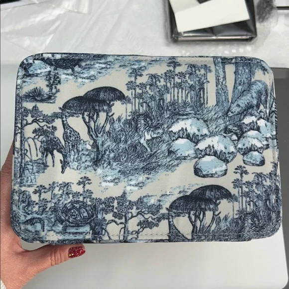 Christian Dior Beauty Around The World Mirrored Vanity Makeup Train Case NEW - Picture 5 of 11